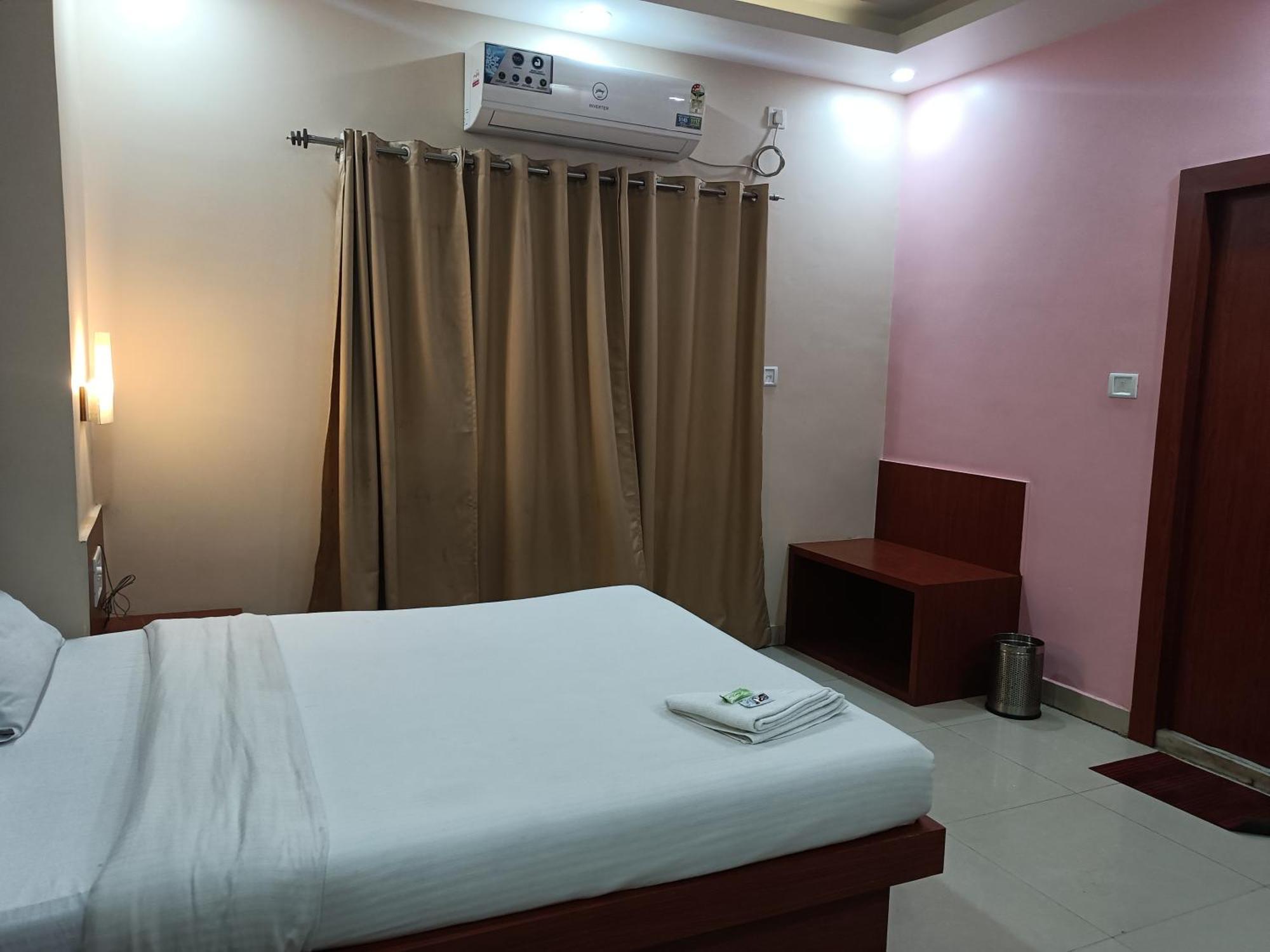 Hotel Sudakshina By Roh ซิลชาร์ ภายนอก รูปภาพ