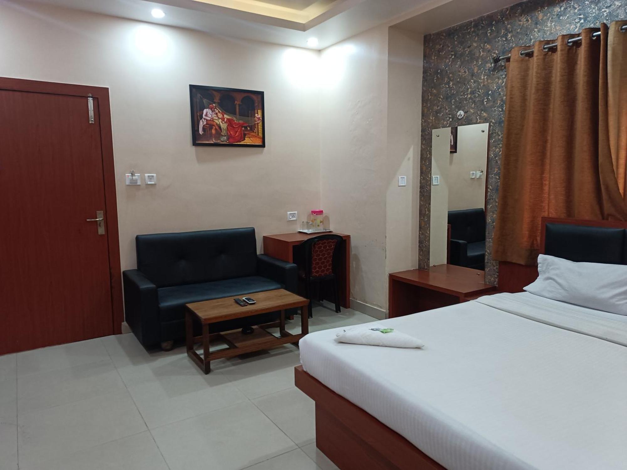 Hotel Sudakshina By Roh ซิลชาร์ ภายนอก รูปภาพ